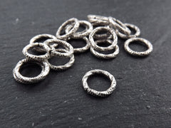 10mm Twisted Etched Jump Rings Antique Matte Silver Plated - 20pcs