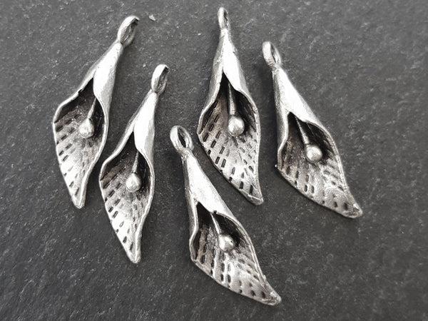 Calla Lily Charms, Silver Flower Charms, Silver Lily Charms, Silver Flower, Flower Pendant, Bohemian Charms, Matte Antique Silver Plated 5pc