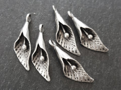 Calla Lily Charms, Silver Flower Charms, Silver Lily Charms, Silver Flower, Flower Pendant, Bohemian Charms, Matte Antique Silver Plated 5pc