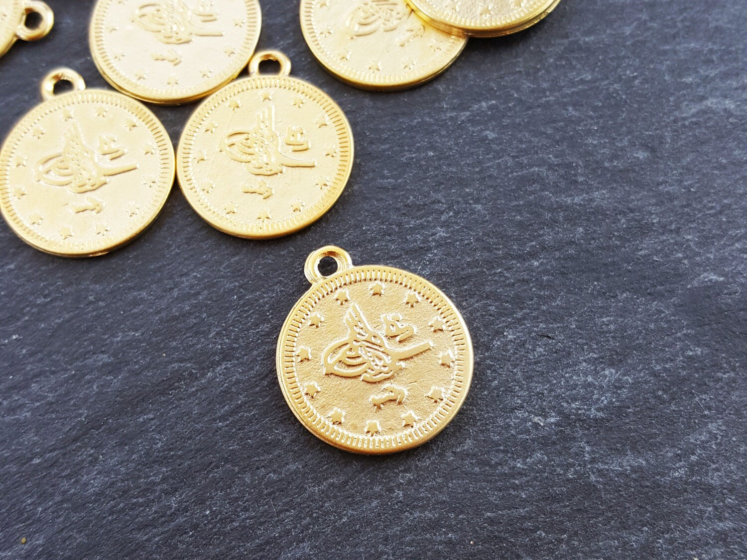 5 Queen Bee Gold Charm Pendants, Round Coin Charms, Gold Plated Metal, Double Sided Design, 20mm, chg0449