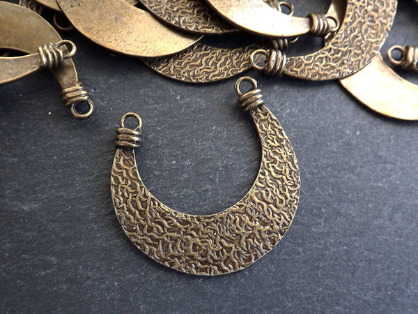 Bronze Crescent Pendant, Double Sided Tribal Double Horn Connector, Hammered Pendant, Antique Bronze Plated, 1PC