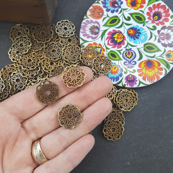 Round Lace Charms Connector Links, Earring Pendants, Bronze charms, Antique Bronze Plated, 4pc