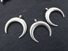 Medium Silver Crescent Charms, Crescent Pendant, Tribal Charms, Double Horn Charms, Moon Charms, Horn, Antique Matte Silver Plated 3pc