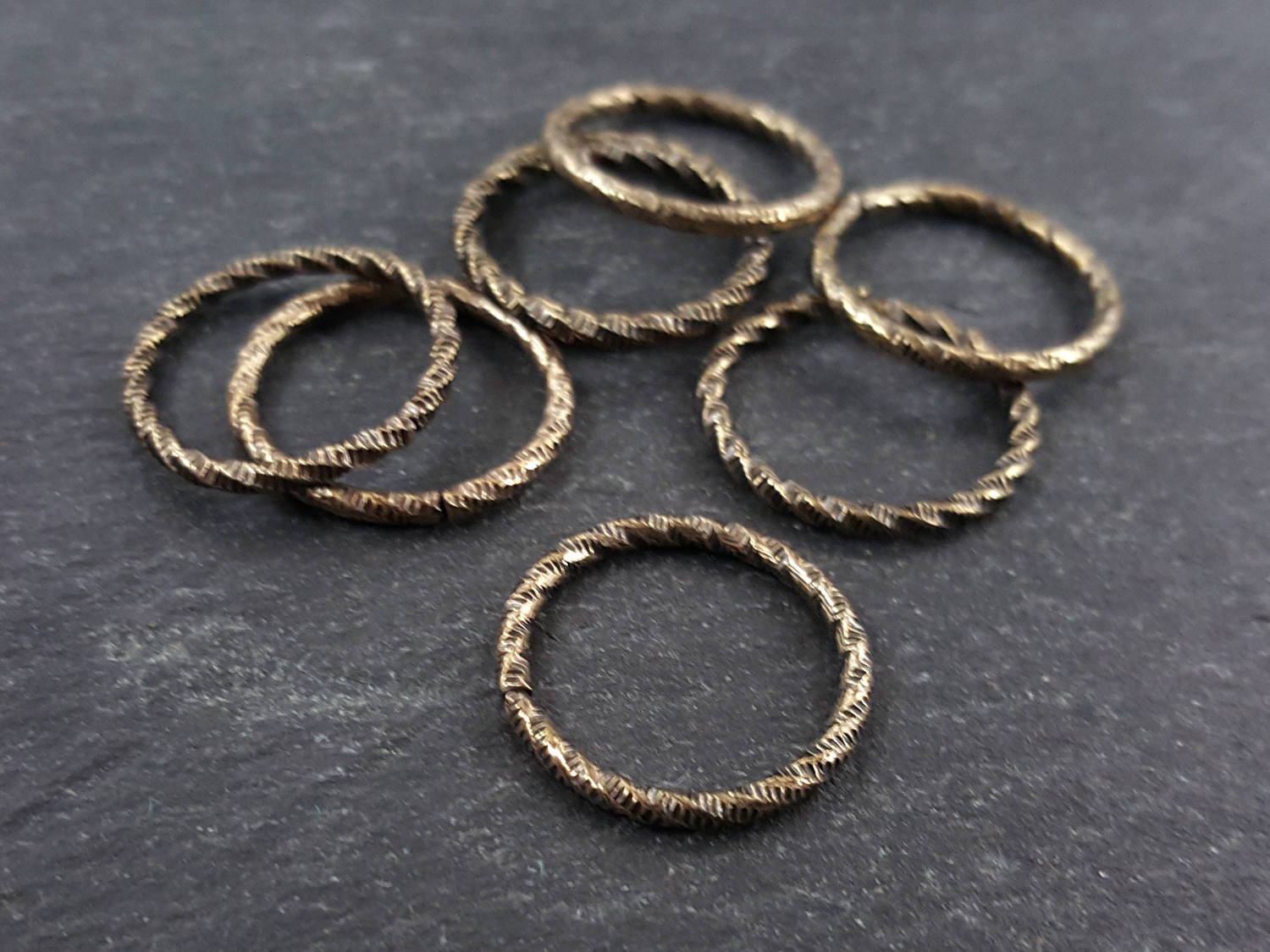 20mm Twisted Etched Jump Rings Antique Bronze Plated - 8pcs