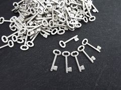 10 Silver Key Charm, Skeleton Key Pendant Charms, Matte Antique Silver Plated, 24x9mm