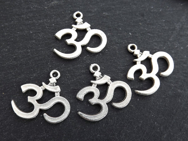 Silver OM Symbol Yoga Aum Pendant Charms, Chakra, Yoga Charms, OM mantra, Ohm, Matte Antique Silver Plated