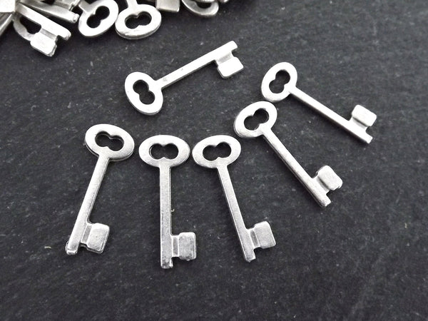 10 Silver Key Charm, Skeleton Key Pendant Charms, Matte Antique Silver Plated, 24x9mm