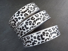 Silver Gray Leopard Ribbon 20m Roll, Animal Print Satin Ribbon, Safari Trim, Gift Ribbon, Party Ribbon, 20 meter Roll = 21.87 Yards