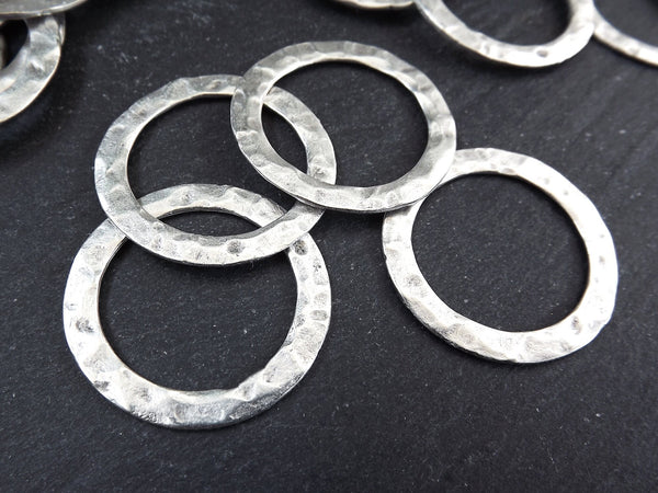 Hammered Circle Connector, Hammered Ring Link, Connector Pendant, Eternity Ring, Charm Holder, Thin Loop, Matte Antique Silver Plated, 4pc