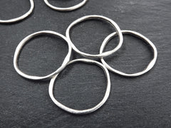 3 Circle Ring Link Connector Pendant, Eternity Ring, Charm Holder, Organic Closed Thin Loop, Matte Antique Silver Plated, 3pc