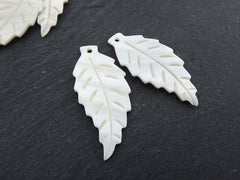 4 Mother of Pearl Carved Leaf Pendant, Small White Carved Shell, MOP Leaves Carving, Front Drilled, 40x18mm, 4pc, No:10