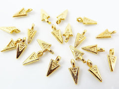 20 Mini Triangle Spike - Matte Gold Plated