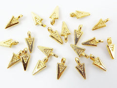 20 Mini Triangle Spike - Matte Gold Plated