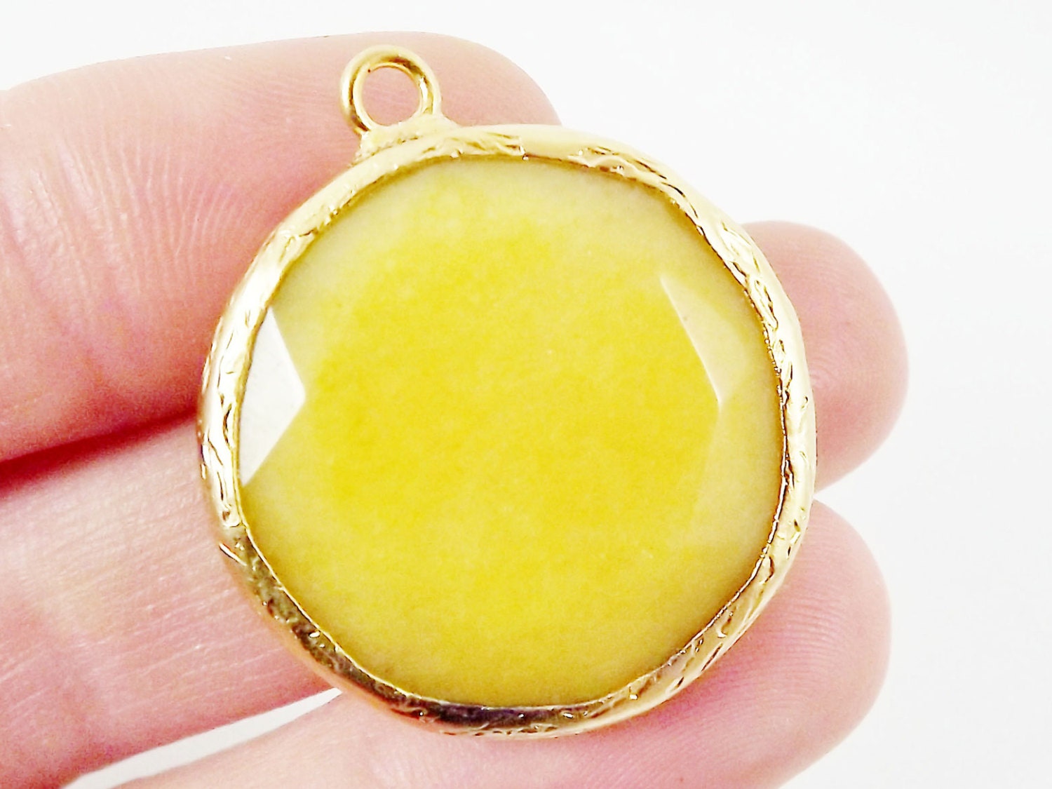 26mm Yellow Faceted Jade Pendant - Gold plated Bezel - 1pc