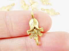 10 Mini Carnation Flower Connectors - 22k Gold Plated - GCM122