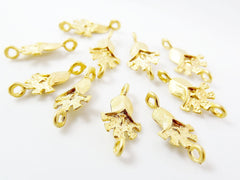 10 Mini Carnation Flower Connectors - 22k Gold Plated - GCM122