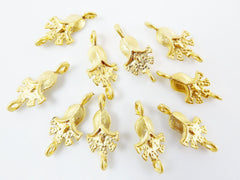 10 Mini Carnation Flower Connectors - 22k Gold Plated - GCM122