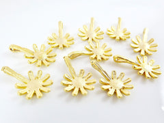 10 Long Daisy Flower Charms - 22k Matte Gold Plated