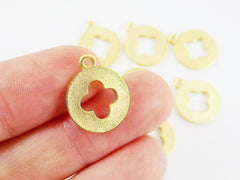 NEW - 8 Round Quatrefoil Four Leaf Clover Charms - Matte Gold Plated